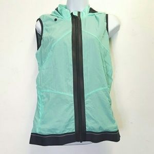 Fabletics Kennedy Sleeveless Hooded Windbreaker